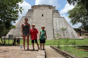 Angelica, Evan & Noah in front of Templo Mayo